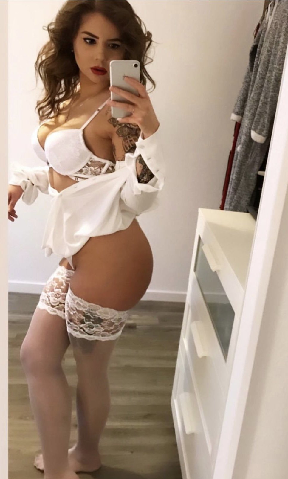 Bayraklı Büyüleyici Kadın Escort Elmas