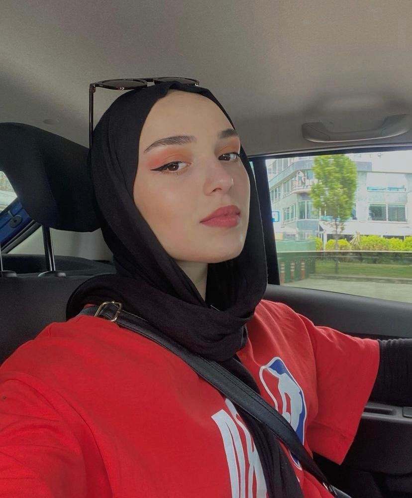 Atalar Duruşu Güçlü Kadın Escort Mina