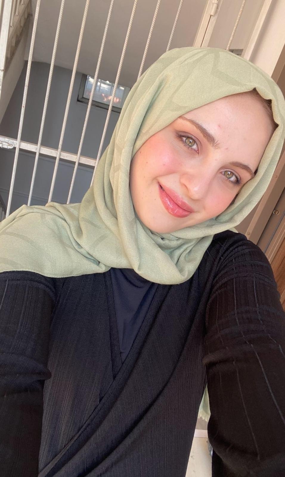 Ortahisar Beni Sevecek Kadın Escort Ayça